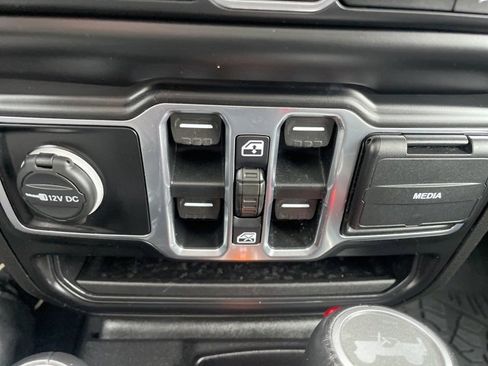 Used 2020 Jeep Wrangler Unlimited Sahara w/ Dual Top Group image 29