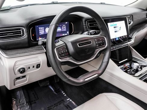 Used 2024 Jeep Wagoneer L Series II w/ Flexible Seating Group image 15