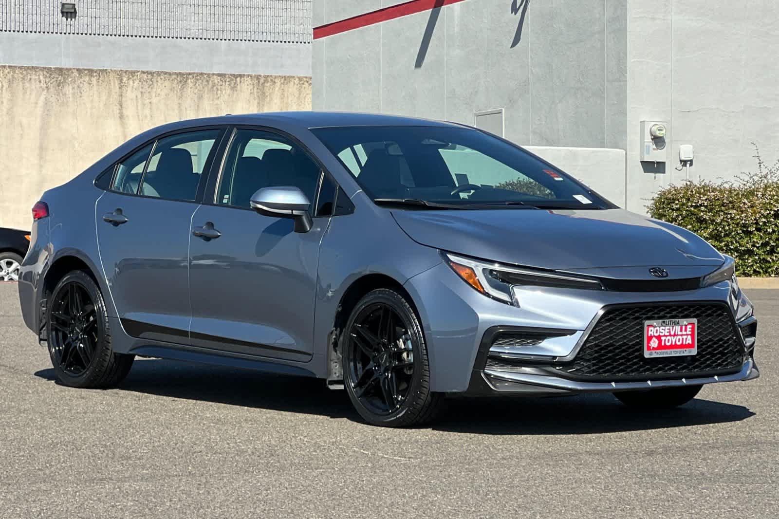 Used 2025 Toyota Corolla SE FWD image 5