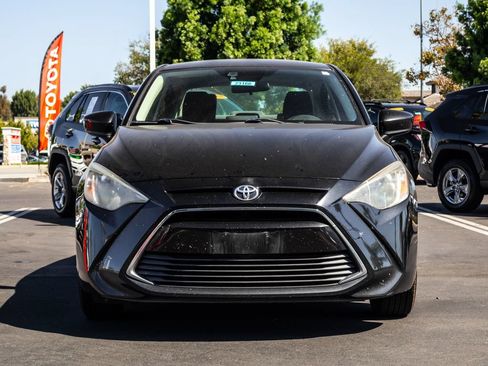 Used 2017 Toyota Yaris iA FWD image 2