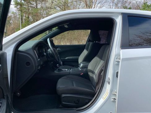 Used 2019 Dodge Charger SXT w/ Blacktop Package image 15