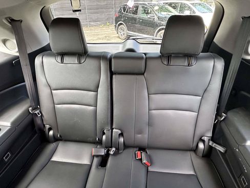 Used 2018 Honda Pilot Touring image 16