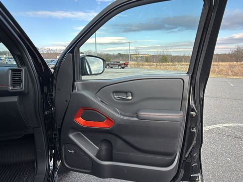 Used 2023 Nissan Frontier PRO-4X w/ Pro-4X Premium Package image 18