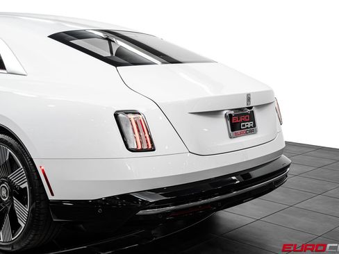 Used 2024 Rolls-Royce Spectre w/ Spectre Launch Package AWD/4WD image 17