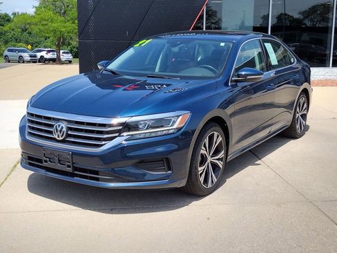 Used 2021 Volkswagen Passat 2.0T SE FWD image 1
