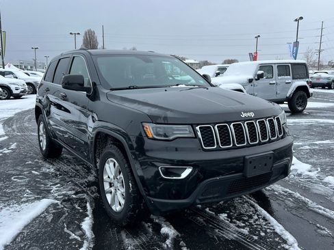 Used 2021 Jeep Grand Cherokee Laredo image 4