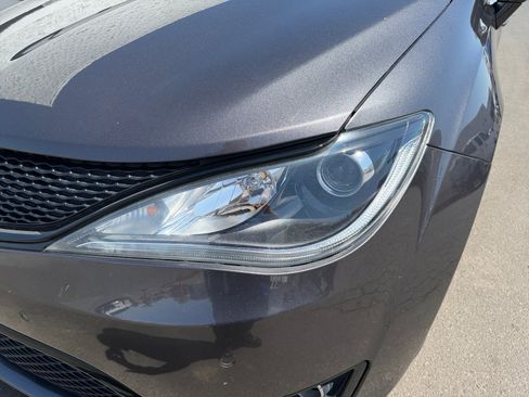 Used 2020 Chrysler Pacifica Touring-L w/ Advanced Safetytec Group AWD/4WD image 9