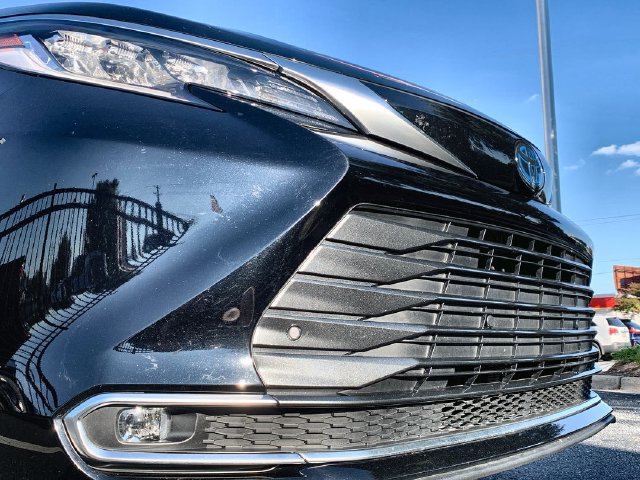 Used 2023 Toyota Sienna Limited FWD image 45