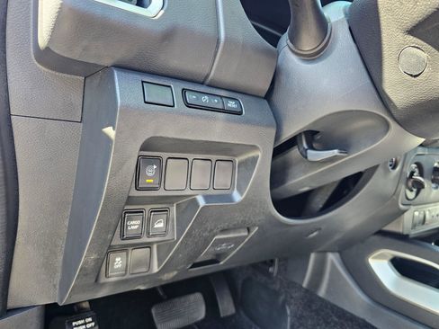 Used 2025 Nissan Frontier SV AWD/4WD image 20