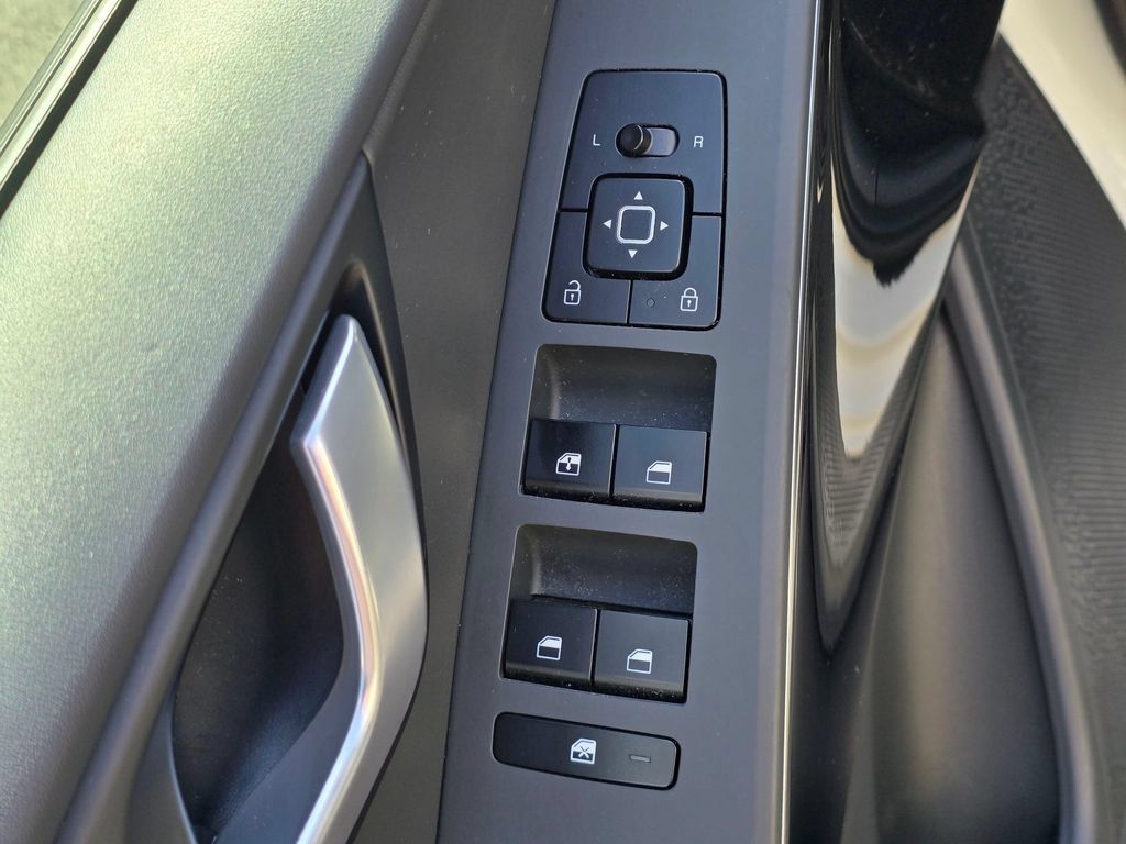 Certified 2023 Kia Niro Wind w/ Wind Preserve Package FWD image 14