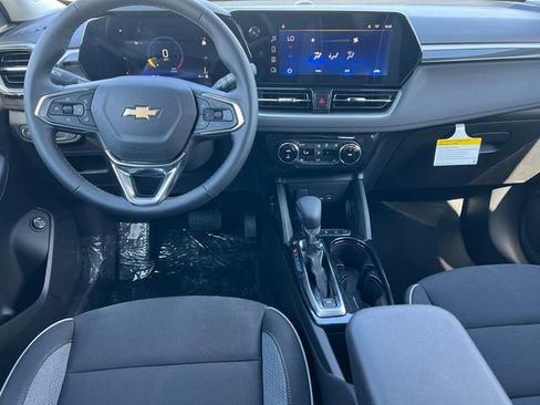 New 2026 Chevrolet TrailBlazer LT w/ Convenience Package AWD/4WD image 3