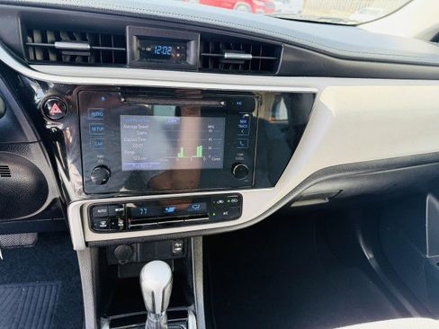 Used 2018 Toyota Corolla LE image 10