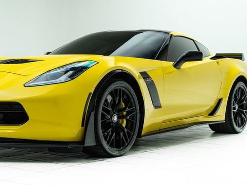 Used 2015 Chevrolet Corvette Z06 w/ 3LZ Preferred Equipment Group image 10
