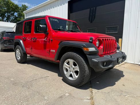 Used 2019 Jeep Wrangler Unlimited Sport S AWD/4WD image 2