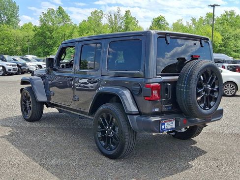 Used 2025 Jeep Wrangler Unlimited Sahara w/ Safety Group AWD/4WD image 8