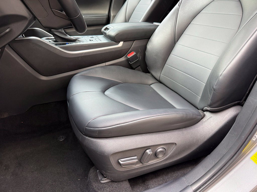 Used 2025 Toyota Highlander XLE AWD/4WD image 25