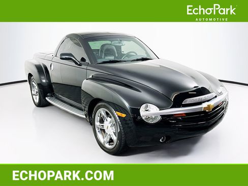 Used 2004 Chevrolet SSR w/ Preferred Equipment Group RWD image 1