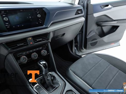Used 2023 Volkswagen Taos SE w/ Panoramic Sunroof Package image 61