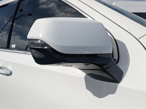 Used 2021 GMC Yukon SLT w/ SLT Premium Package image 12