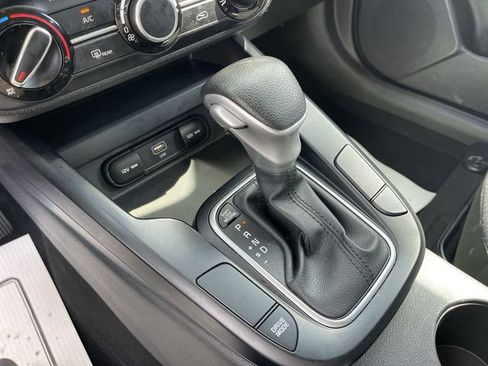 Used 2023 Kia Soul LX FWD image 19