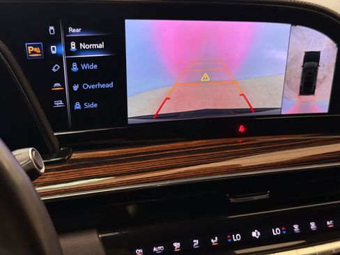 Used 2022 Cadillac Escalade Premium Luxury AWD/4WD image 18