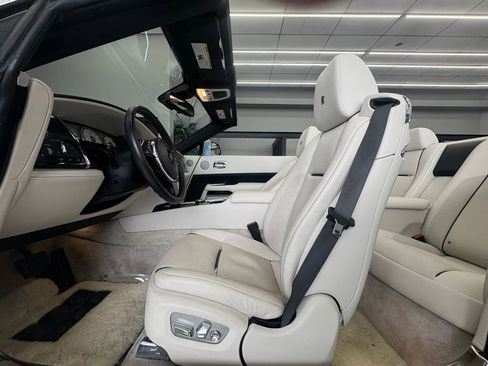 Used 2016 Rolls-Royce Dawn image 14
