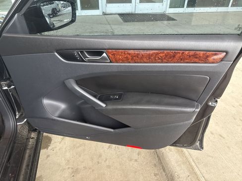 Used 2013 Volkswagen Passat TDI SEL Premium image 18