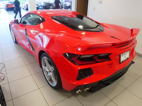 Used 2024 Chevrolet Corvette Stingray Preferred Cpe w/ Z51 Performance Package RWD image 4