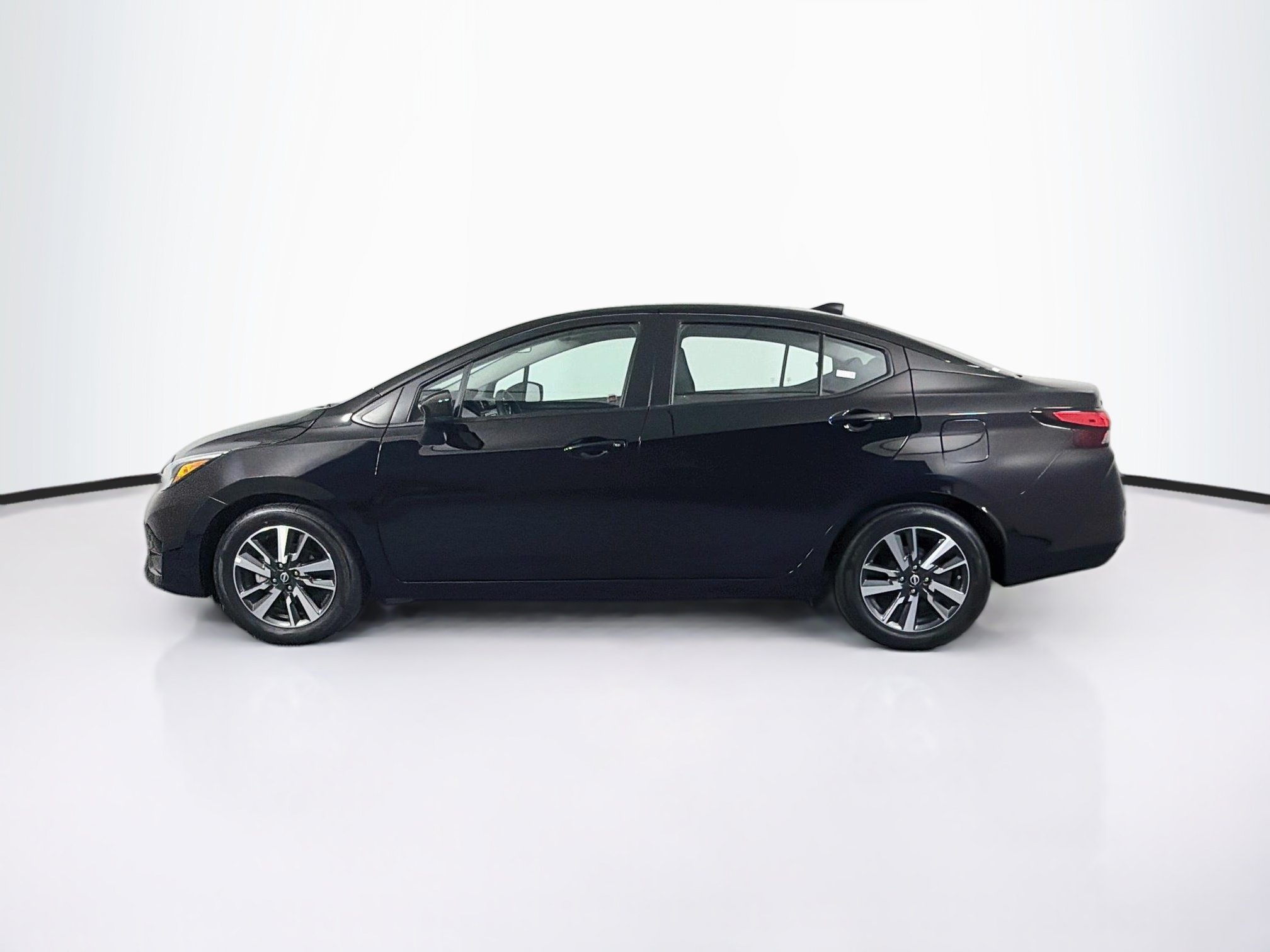 Used 2025 Nissan Versa SV FWD image 4