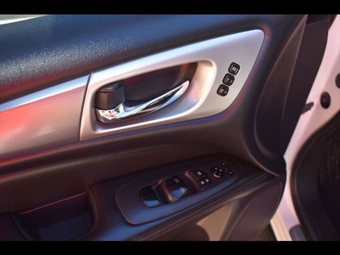 Used 2018 Nissan Pathfinder SL w/ Midnight Edition Package image 19