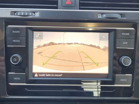 Used 2021 Volkswagen Golf 4-Door image 18