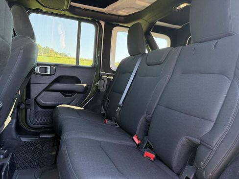 Used 2021 Jeep Wrangler Unlimited Sahara image 17