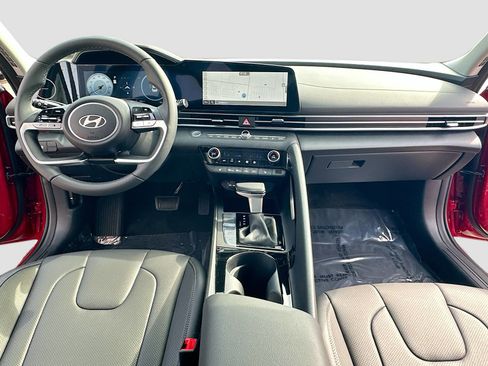 New 2025 Hyundai Elantra Limited image 3