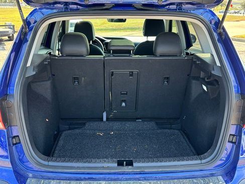 Used 2024 Volkswagen Taos SE w/ Panoramic Sunroof Package image 6