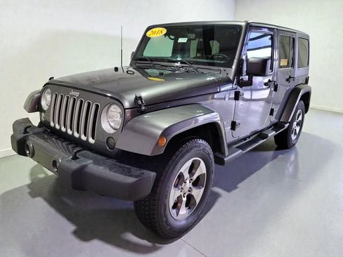 Used 2018 Jeep Wrangler Unlimited Sahara w/ Connectivity Group image 15