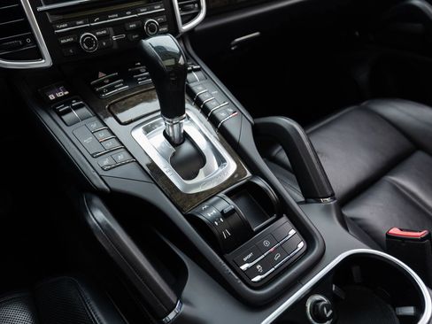 Used 2011 Porsche Cayenne Sport Utility 4D image 38