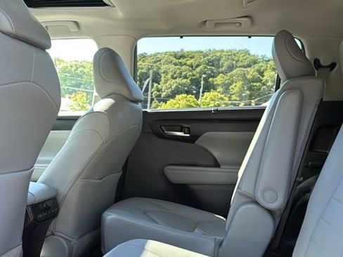 Used 2026 Toyota Highlander XLE AWD/4WD image 21