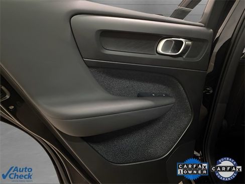 Used 2025 Volvo XC40 B5 Core image 61