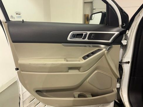 Used 2014 Ford Explorer XLT image 9