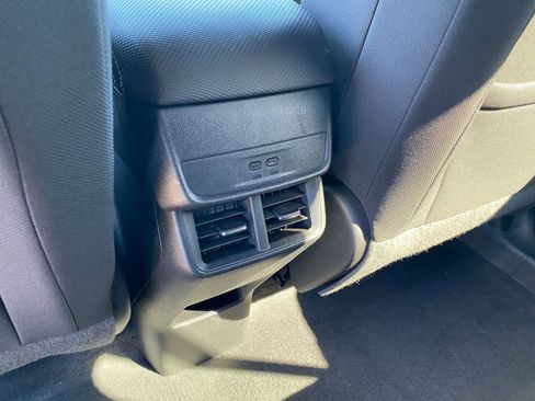 Used 2025 Chevrolet Equinox LT image 22