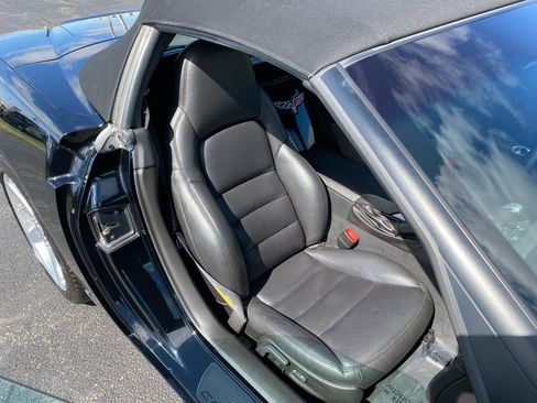 Used 2006 Chevrolet Corvette Convertible w/ Preferred Equipment Group RWD image 29
