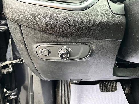 Used 2020 Chevrolet Equinox LS AWD/4WD image 23