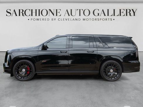 Used 2025 Cadillac Escalade ESV V AWD/4WD image 4