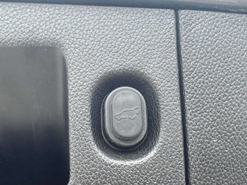 Used 2018 Chevrolet Tahoe LT image 17