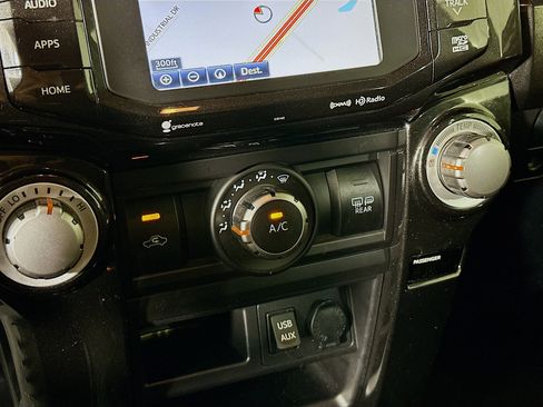 Used 2018 Toyota 4Runner TRD Off-Road Premium AWD/4WD image 23