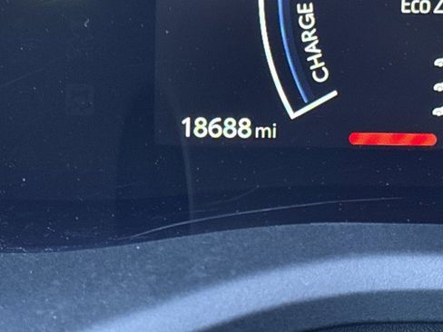 Used 2025 Toyota Camry SE image 17