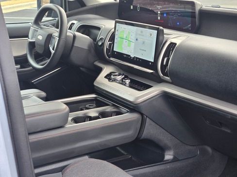 Certified 2025 Ford Expedition Active AWD/4WD image 9