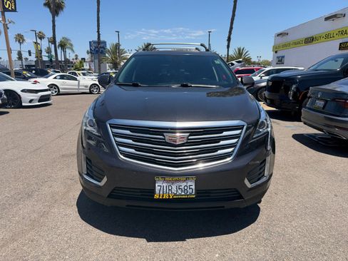 Used 2017 Cadillac XT5 Luxury FWD image 2