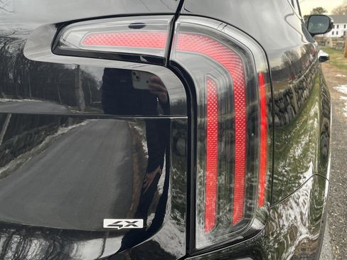 Used 2023 Kia Telluride SX Prestige image 23