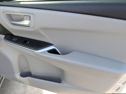 Used 2017 Toyota Camry LE FWD image 30